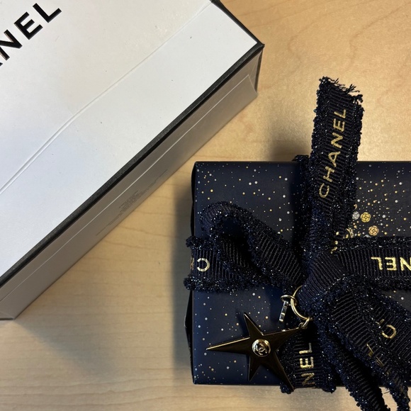 N°5 Eau de Parfum purse spray Limited Holiday Edition with Purse Chain - Picture 4 of 9